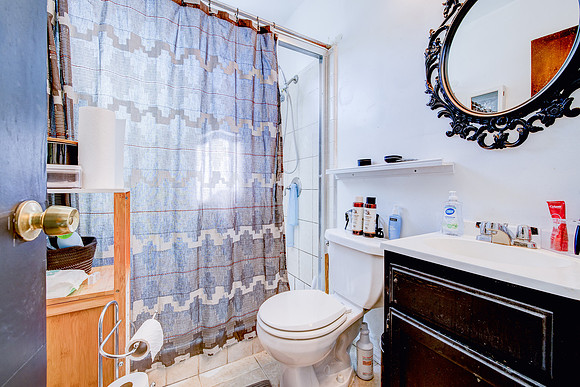 1133 Freeman Ave Interior-003