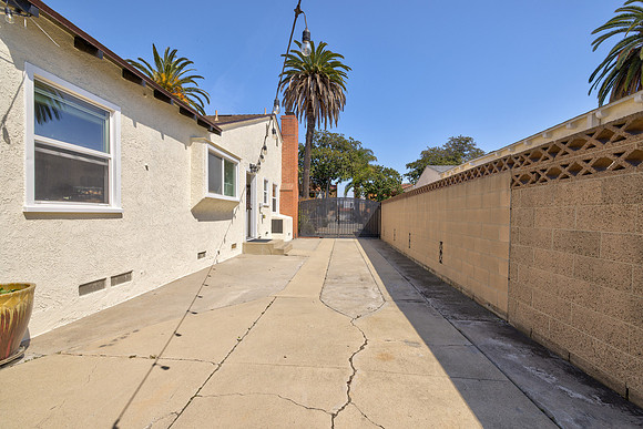 2515 Magnolia Ave Exterior-007