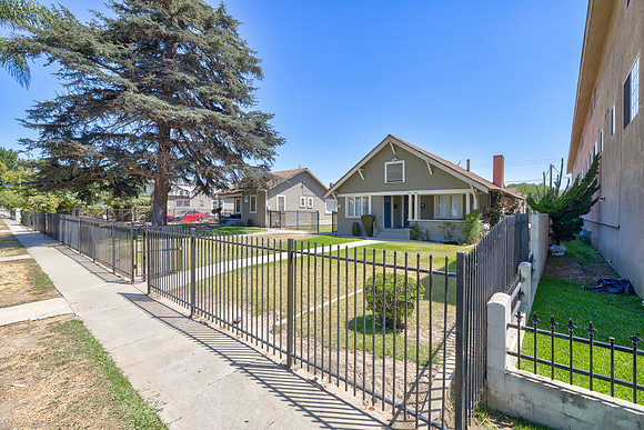 812 Myrtle Ave Exterior-001