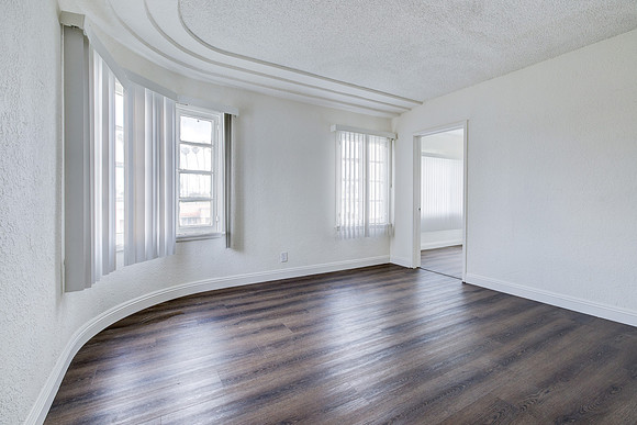 1144 W 57th St Los Angeles Interior-052