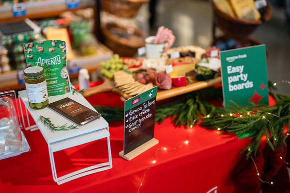 1 Amazon Fresh Long Beach Ca Holiday Art Display-18