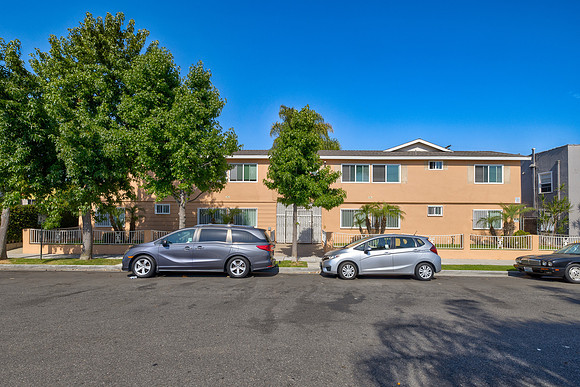 1133 Freeman Ave Exterior-001