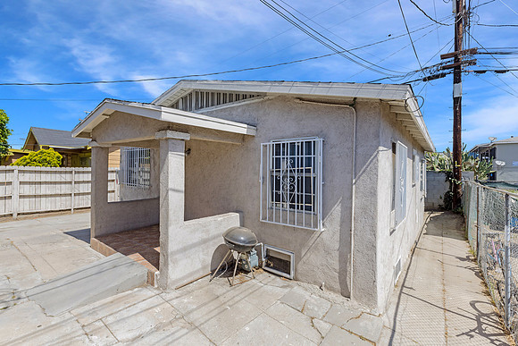 815 W 62nd Pl