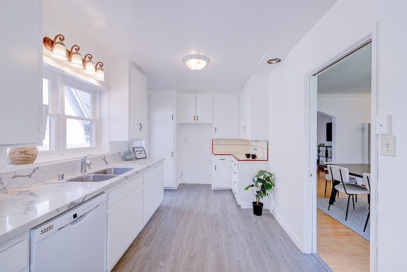 4245 E 14th St Interior-28