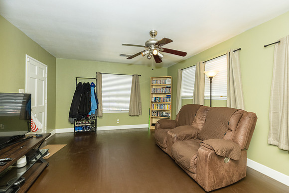 Real Estate Photographer Bellflower 10268 Muroc St-004