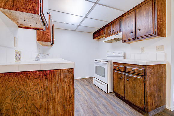 Small File -756 Inglewood Interior-010