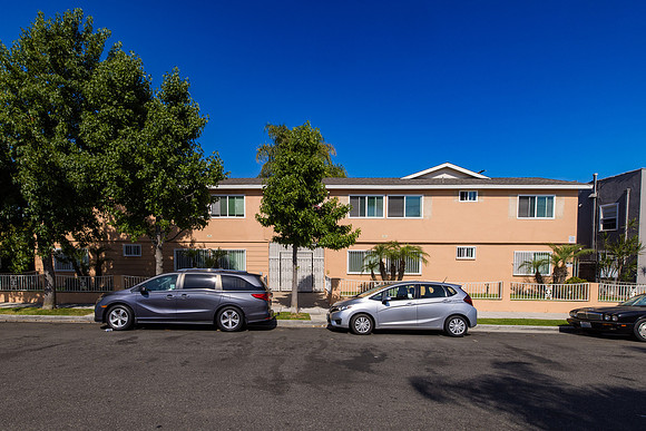 1133 Freeman Ave Exterior Tripod-002