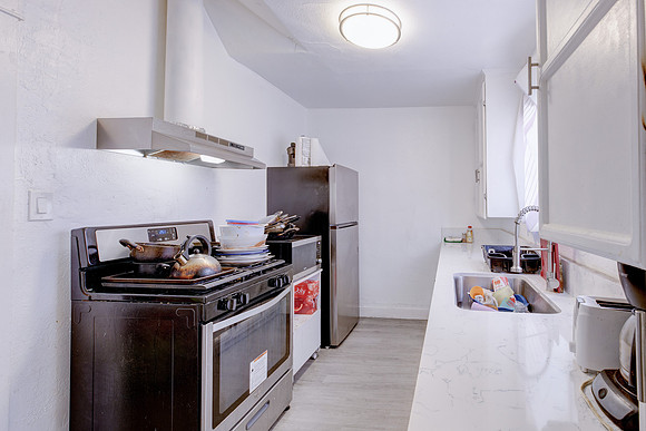 815 W 62nd Pl Interior-022