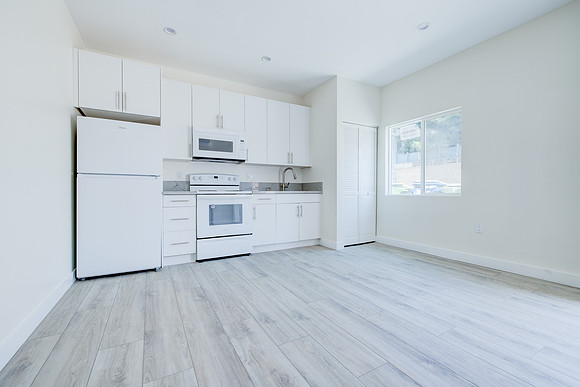 2945 West Blvd Interior-005