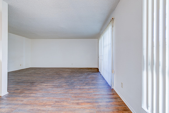 756 Inglewood Interior-015