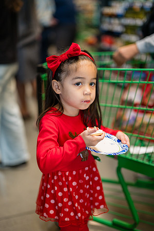 1 Amazon Fresh Long Beach Ca Holiday Art Display-94