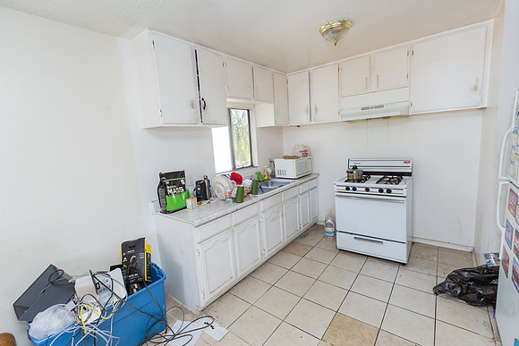 10413 S Main Street - Real Estate Photographer Los Angeles-32