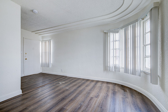 1144 W 57th St Los Angeles Interior-055