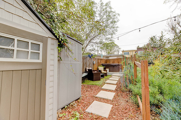 Exterior 616 Sheldon Street-006