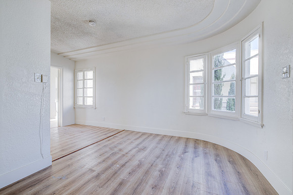 1144 W 57th St Los Angeles Interior-025