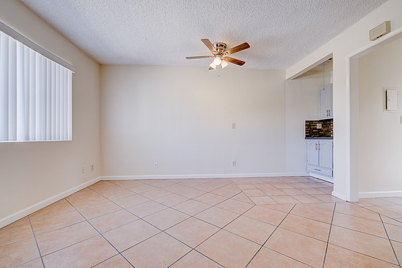 1133 Freeman Ave Interior-042