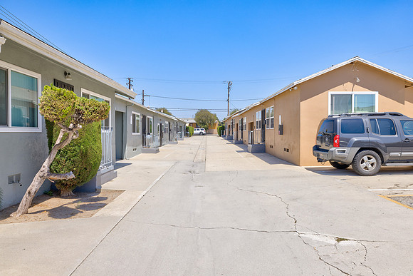 1300 W 134th St-Gardena Exterior-22