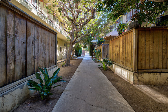756 Inglewood Outside-019
