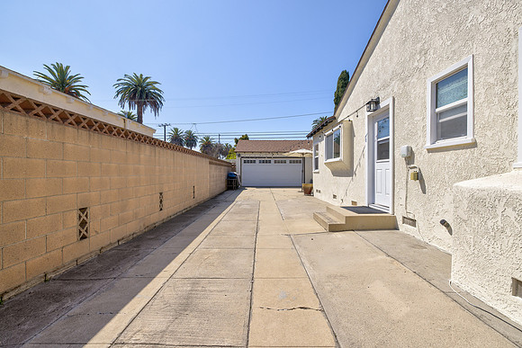 2515 Magnolia Ave Exterior-011