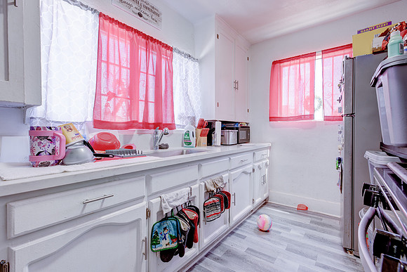 815 W 62nd Pl Interior-015