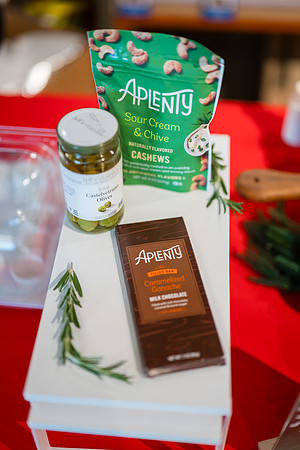 1 Amazon Fresh Long Beach Ca Holiday Art Display-19