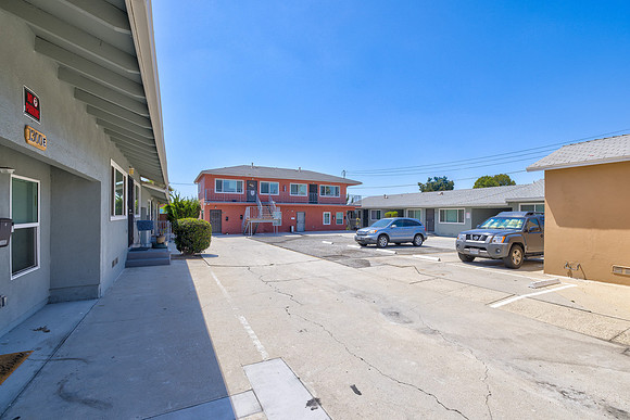 1300 W 134th St-Gardena Exterior-13