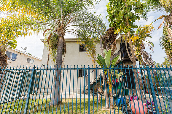 10413 S Main Street - Real Estate Photographer Los Angeles-9