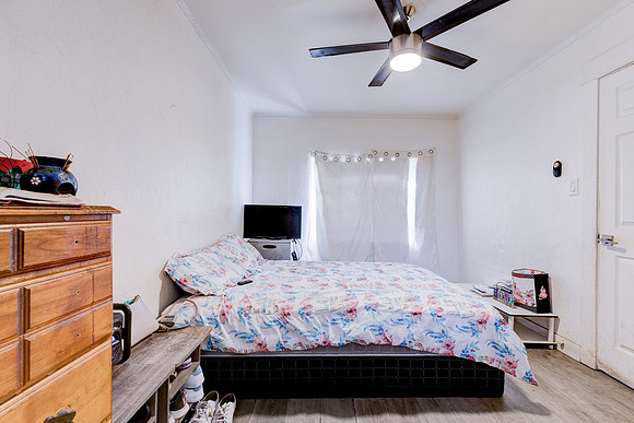 815 W 62nd Pl Interior-031