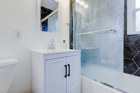 Interior 616 Sheldon Street-045