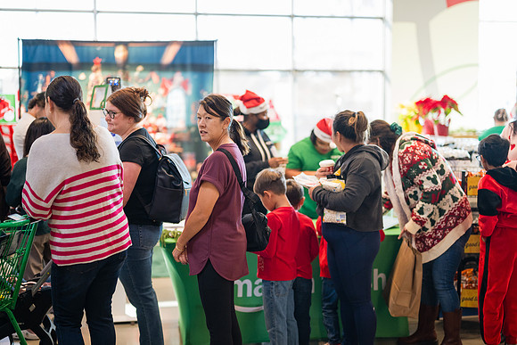 1 Amazon Fresh Long Beach Ca Holiday Art Display-141