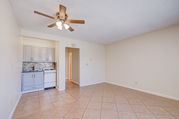 1133 Freeman Ave Interior-046