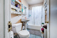 1031 W 57th Street-002