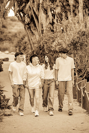 Family Photos Crystal Cove Newport Beach Ca-037