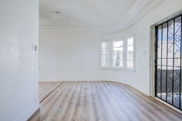 1144 W 57th St Los Angeles Interior-026