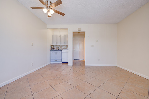 1133 Freeman Ave Interior-044