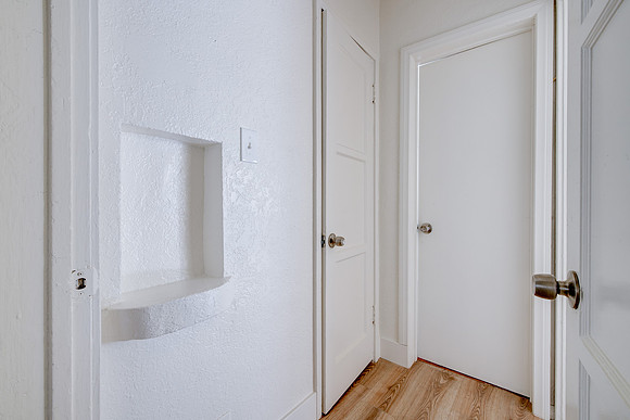 1144 W 57th St Los Angeles Interior-011