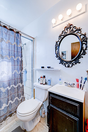 1133 Freeman Ave Interior-005