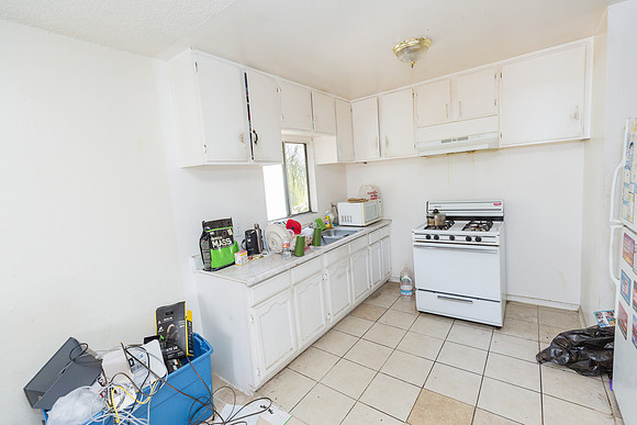 10413 S Main Street - Real Estate Photographer Los Angeles-33
