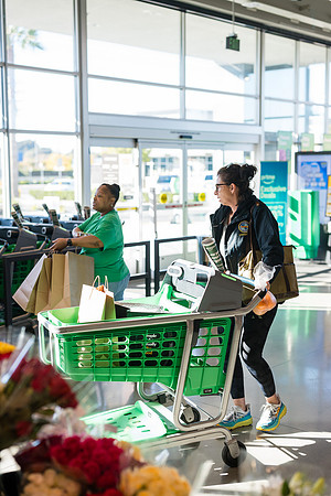 1 Amazon Fresh Long Beach Ca Holiday Art Display-30