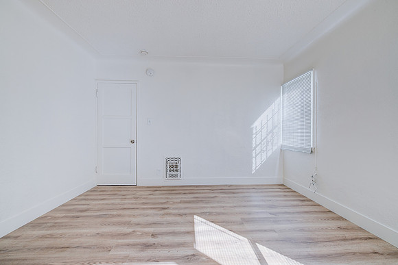 1144 W 57th St Los Angeles Interior-016