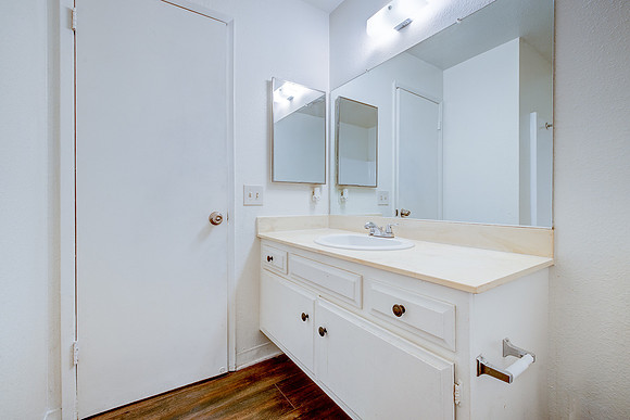 Small File -756 Inglewood Interior-020