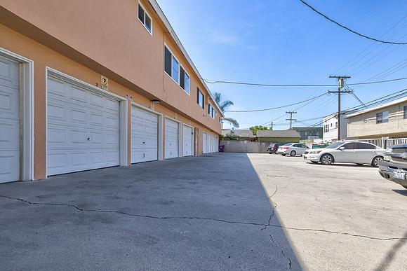 1133 Freeman Ave Exterior-003