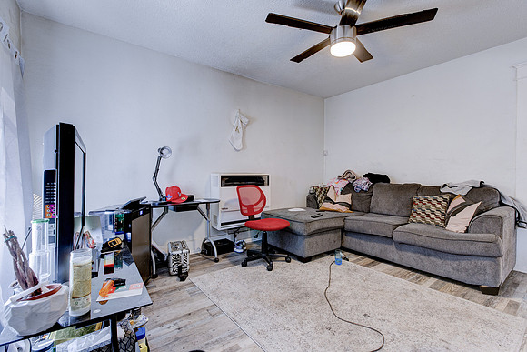815 W 62nd Pl Interior-066