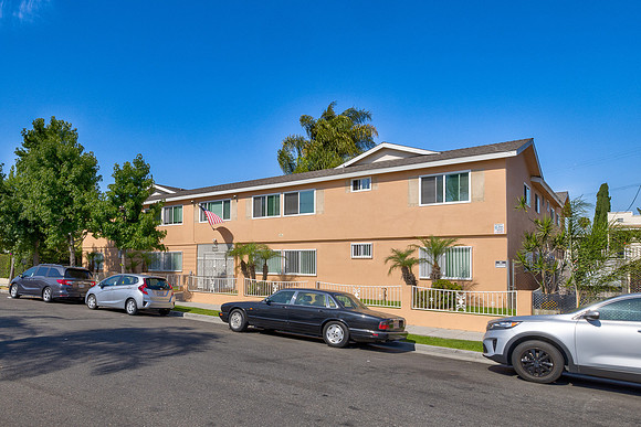 1133 Freeman Ave Exterior-002