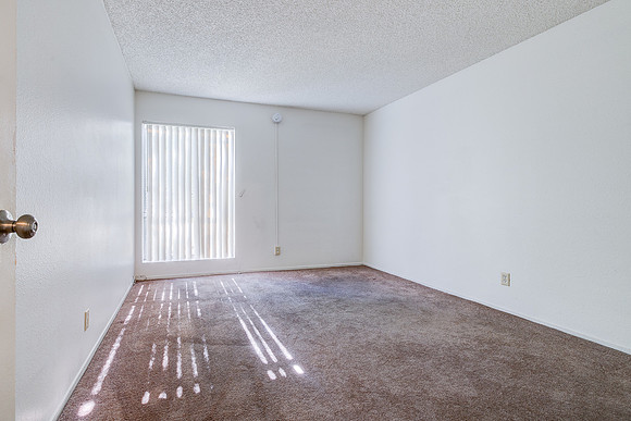 Small File -756 Inglewood Interior-021