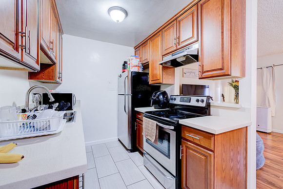1133 Freeman Ave Interior-029