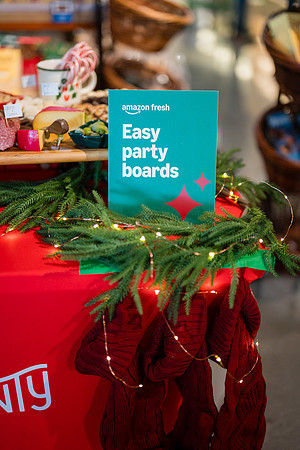 1 Amazon Fresh Long Beach Ca Holiday Art Display-16