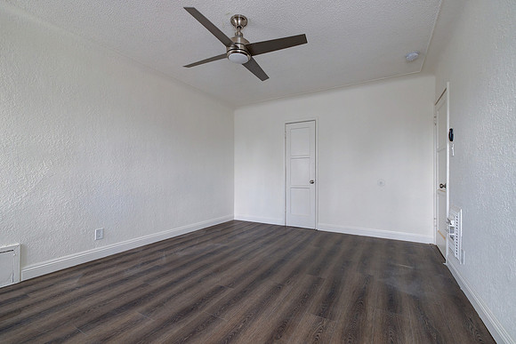 1144 W 57th St Los Angeles Interior-067