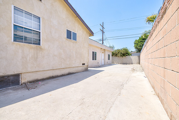 2945 West Blvd Exterior-002