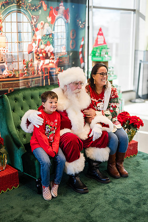 1 Amazon Fresh Long Beach Ca Holiday Art Display-145